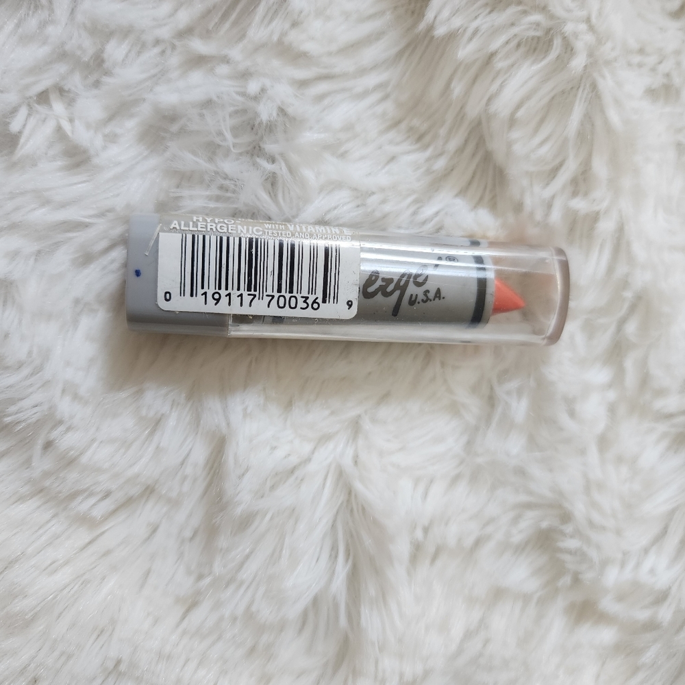 Vintage Emerge alluring 736 shade sealed lipstick